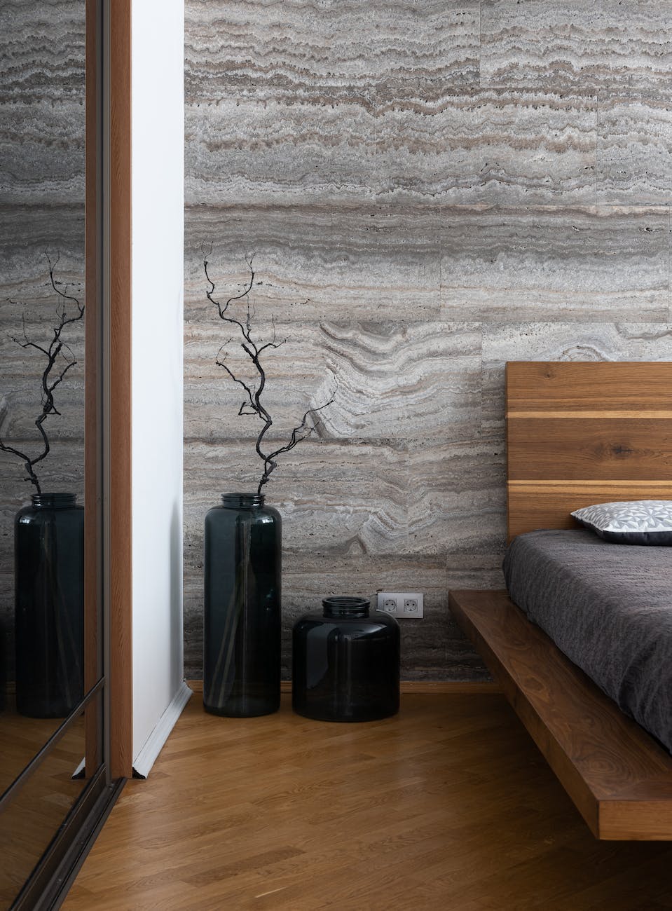 8 Benefits of Oversized Mirrors in Bedrooms – when big is too big!