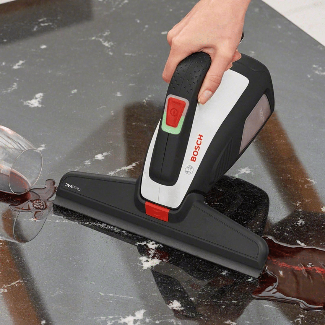 Our Comparison of Bosch GlassVac vs the Kärcher Window Vacs